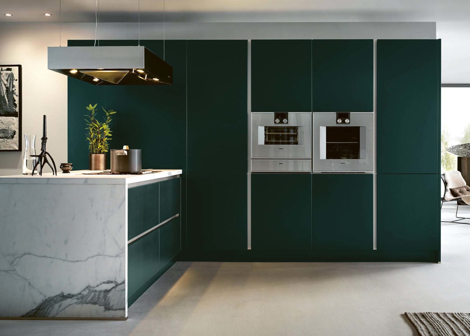 next125 küche mit kochinsel in marmor und dunkelgrün