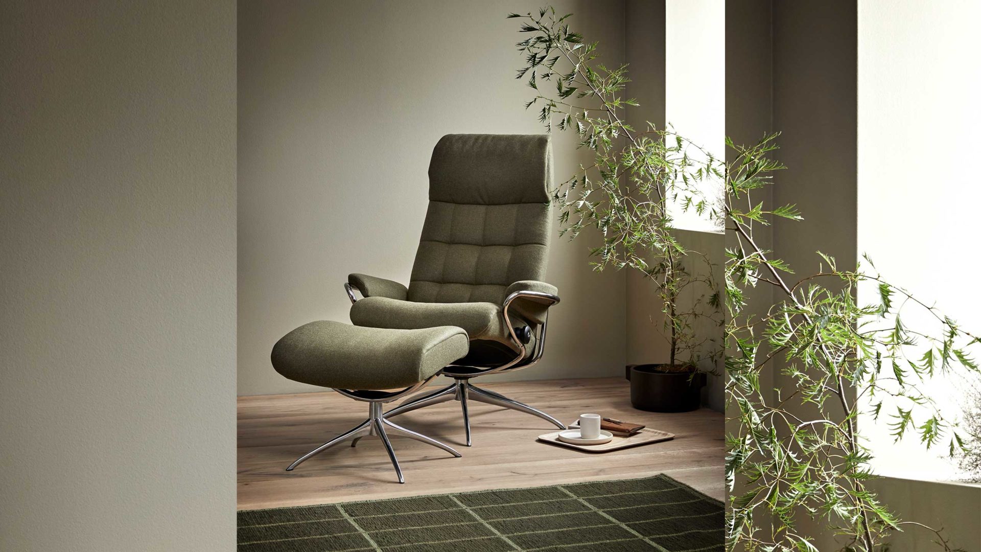 Stressless London Relaxsessel mit Hocker in Dunkelgrün