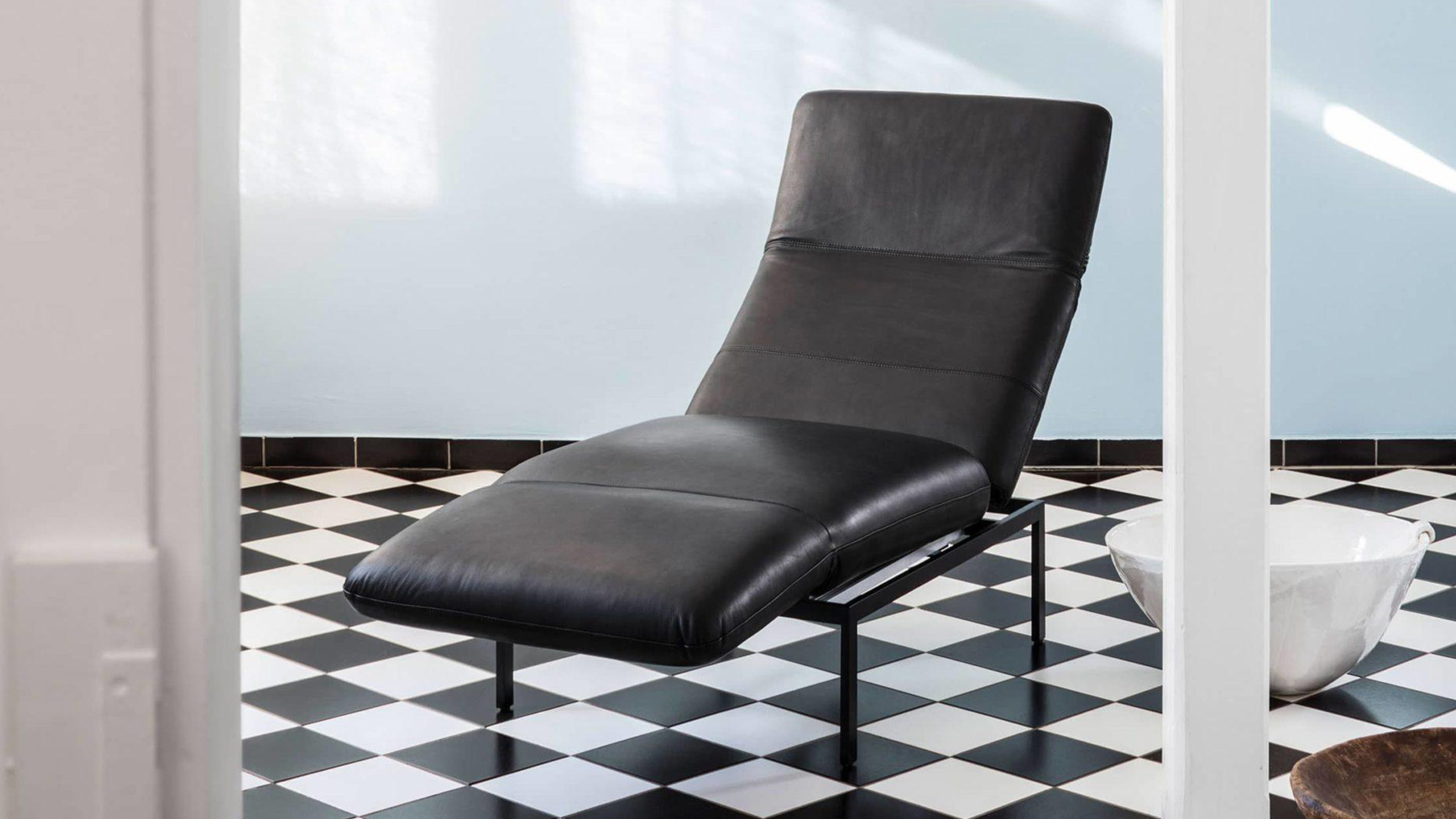 Brühl lederliege roro in schwarz