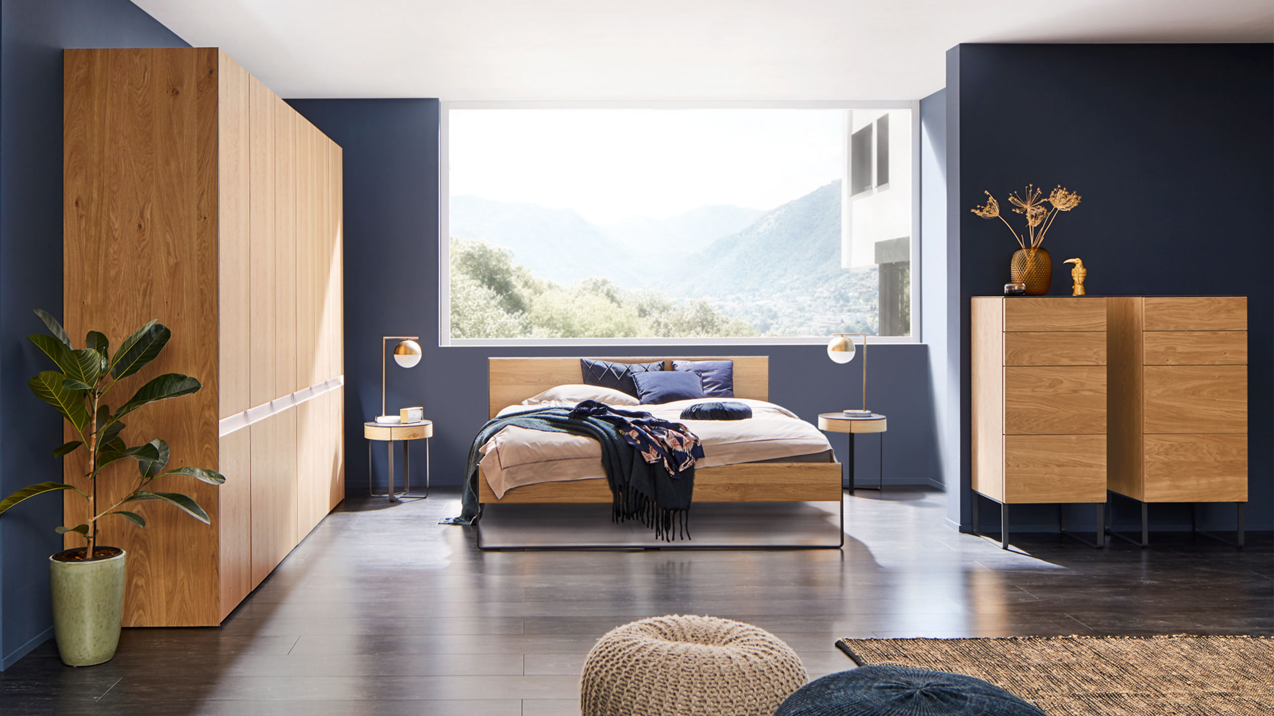 hülsta schlafzimmer mit trendfarben 2022 orange und blau