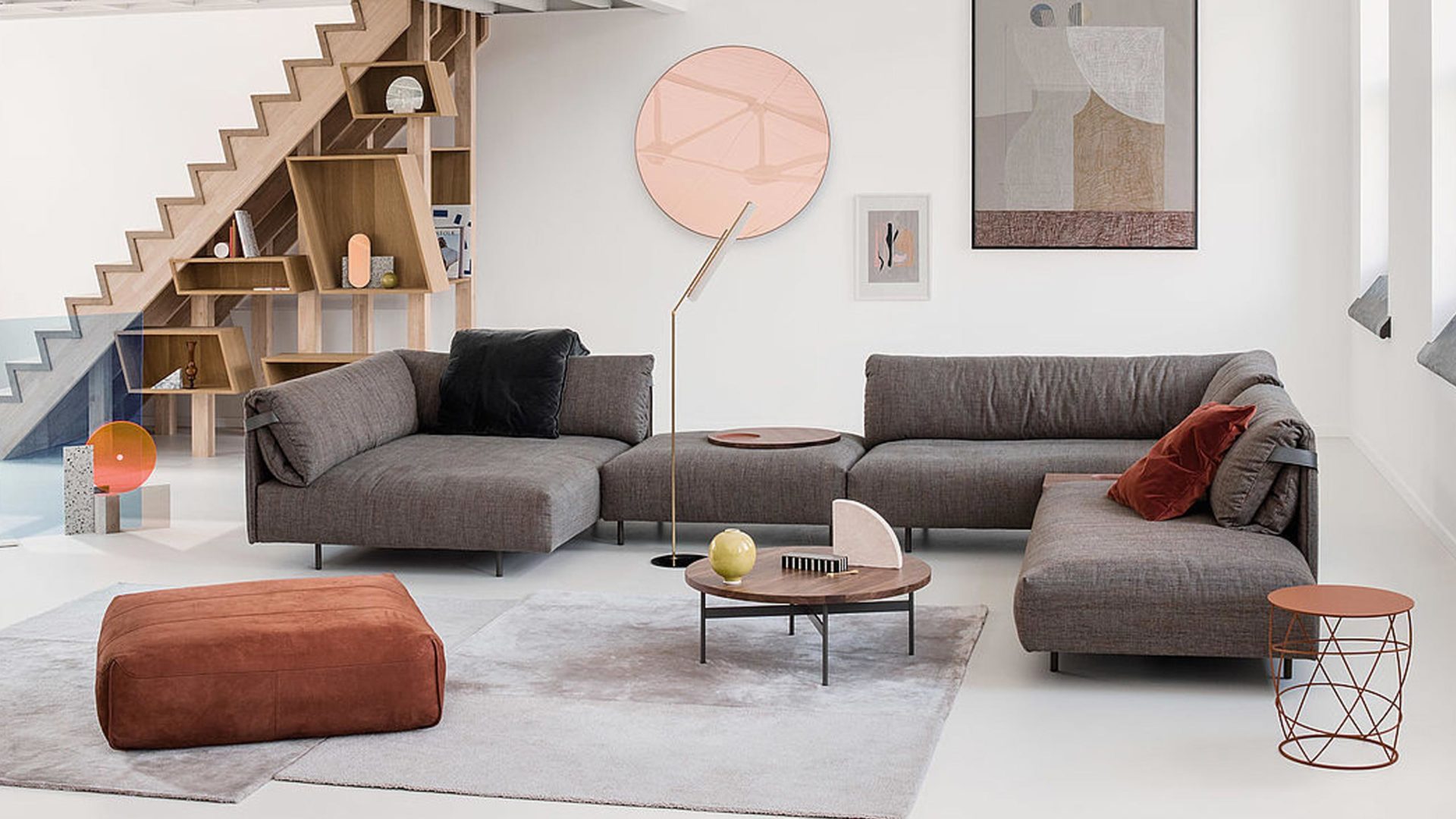 modernes wohnzimmer mit rolf benz alma sofa in dunkelgrau