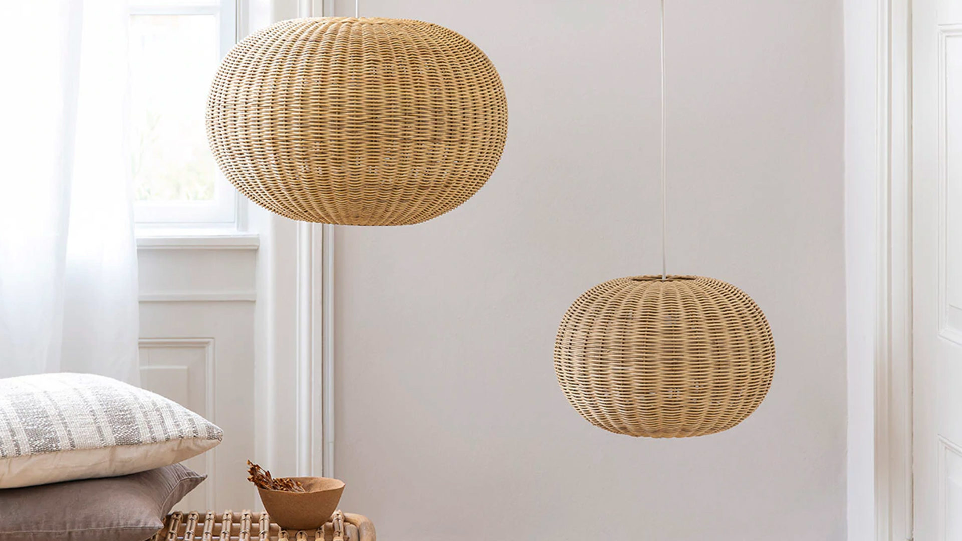 zwei runde rattan leuchten von sika design