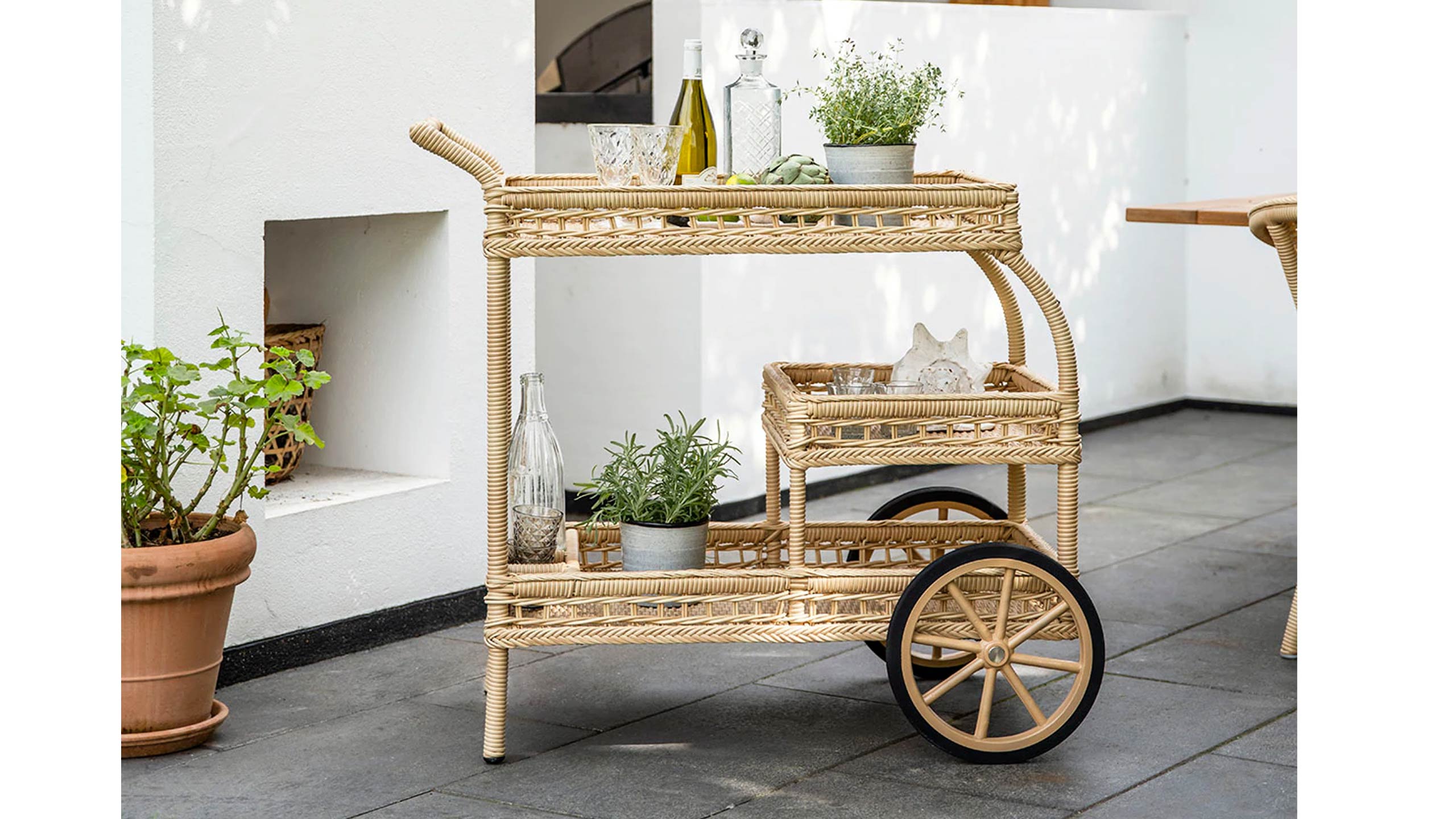 sika design james bar wagen für outdoor aus rattan