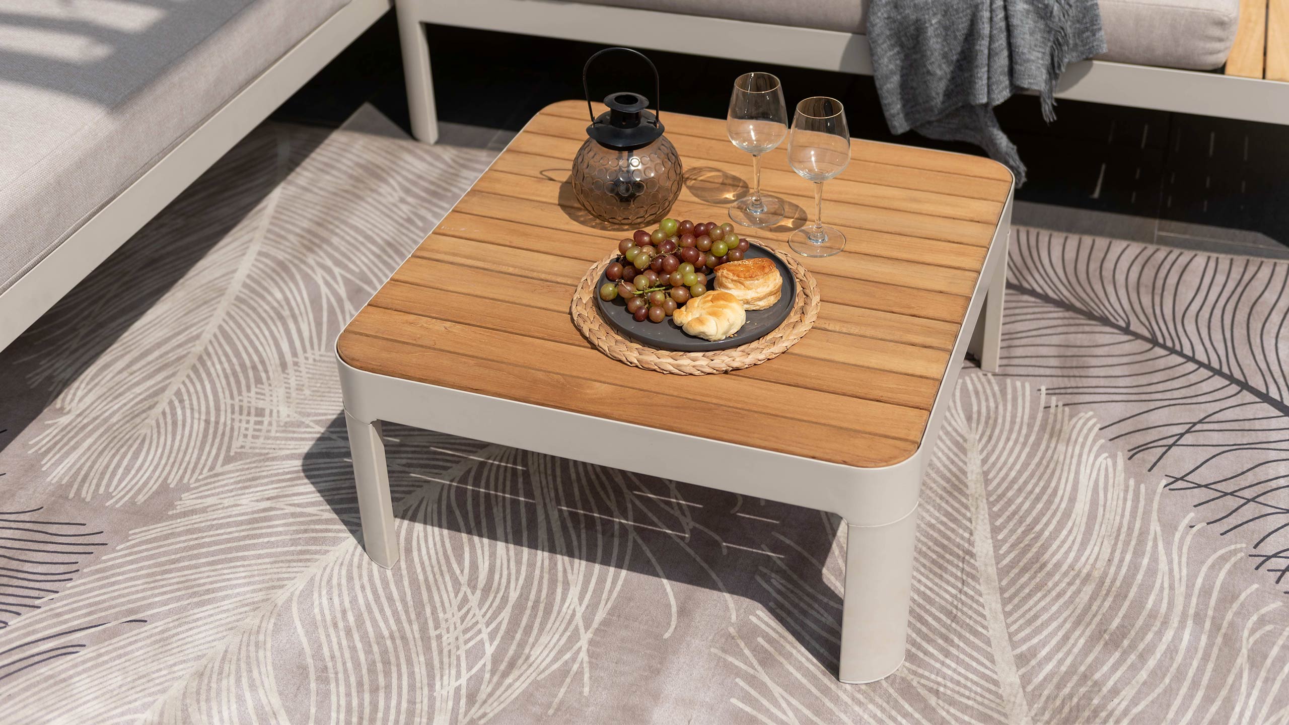 moebel-magazin-outdoor-2023-scancom-portals-couchtisch scancom portals couchtisch für outdoor lounge