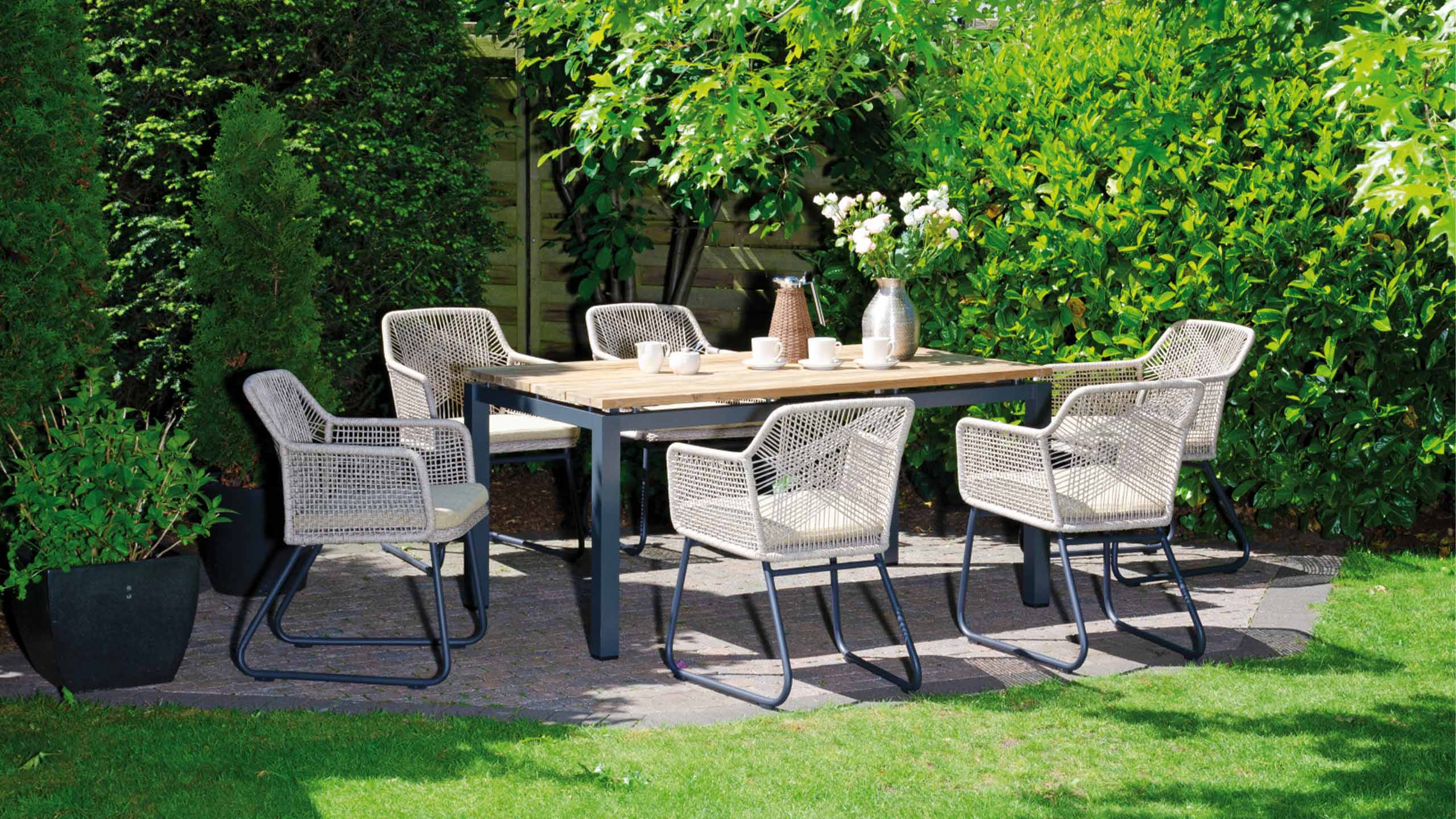 Gartenmöbel reinigen