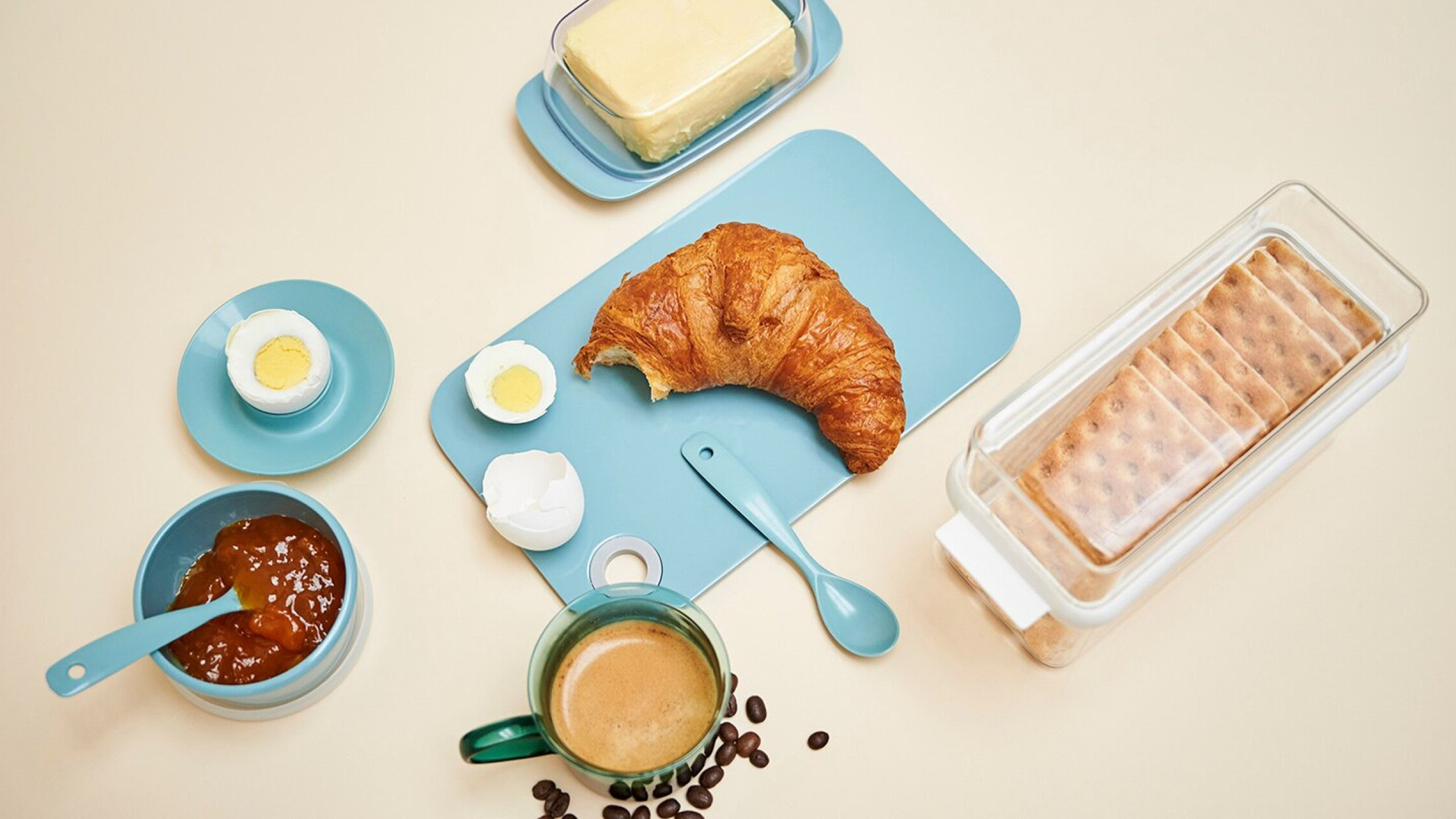 mepal frühstücksgeschirr in blau mit brettchen und eierbecher