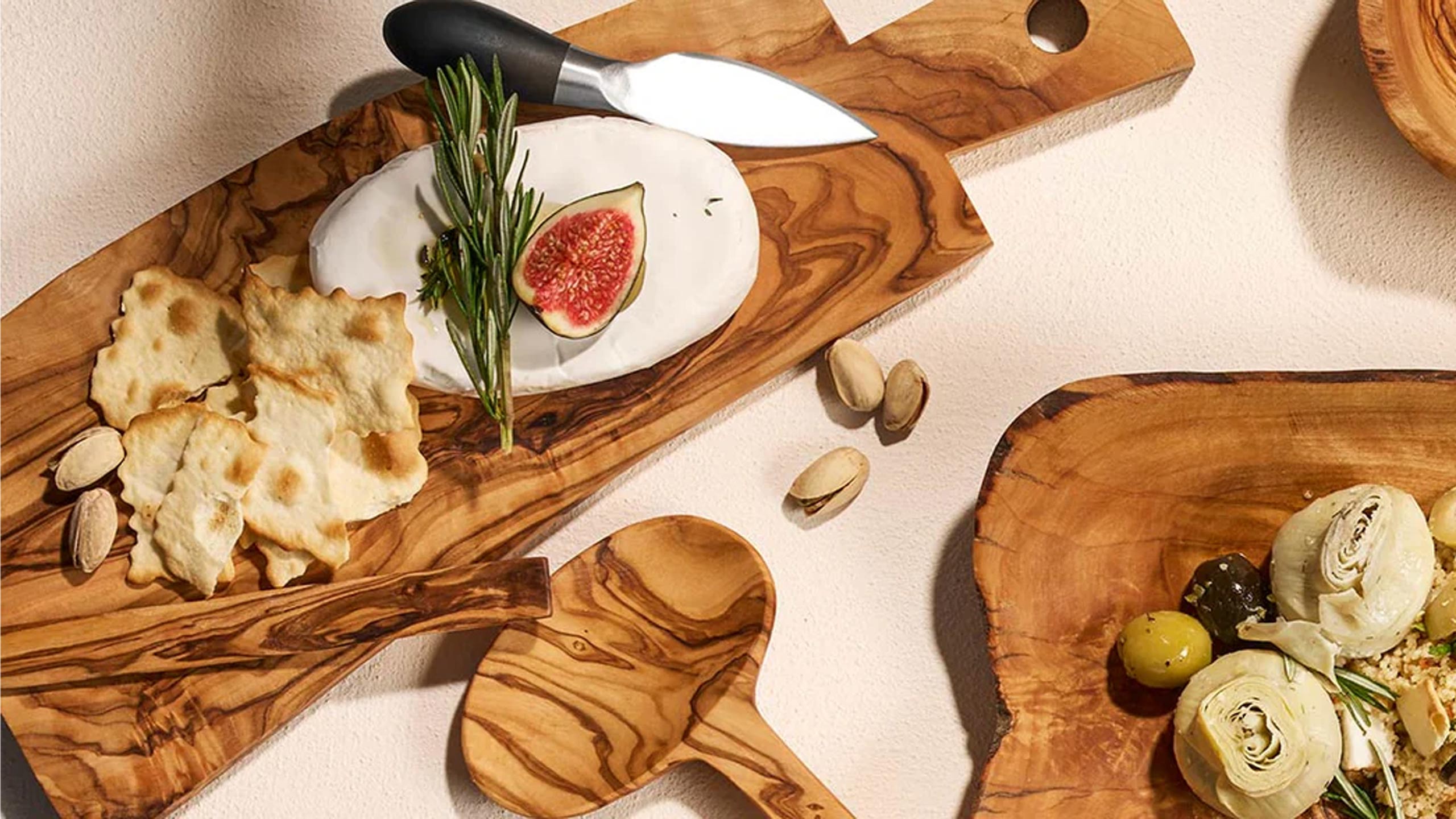 asa wood servierbrett aus olivenholz mit feige und crackern