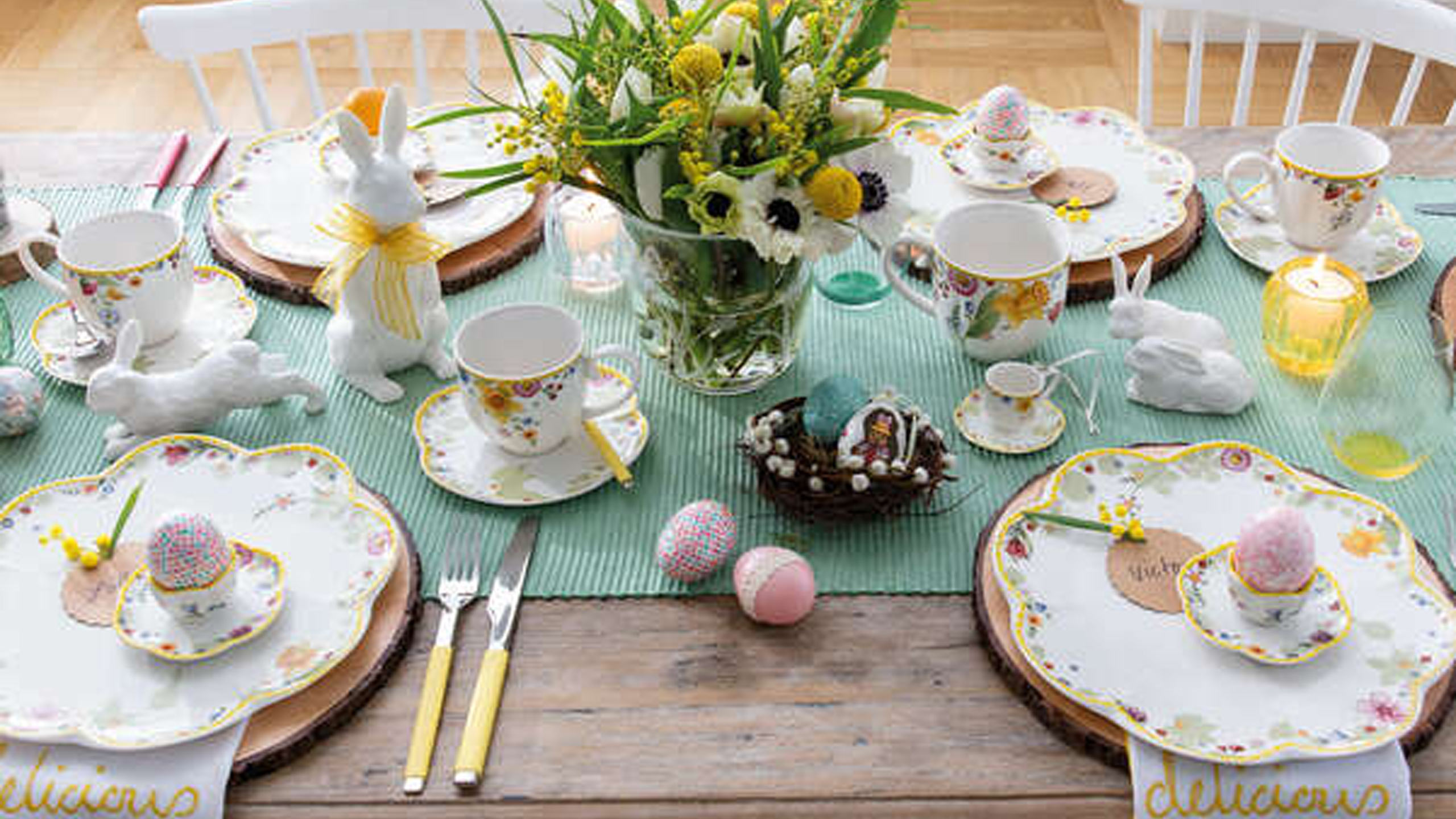 villeroy & boch spring awakening geschirr mit blumen an einer ostertafel