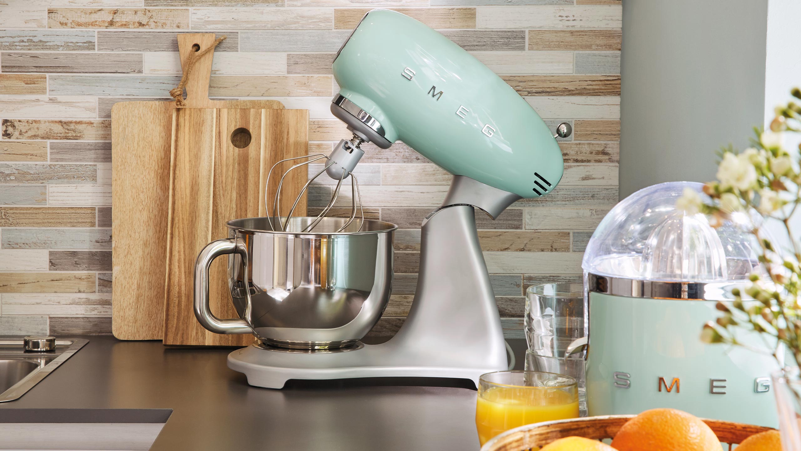 smeg küchenmaschine in pastellgrün