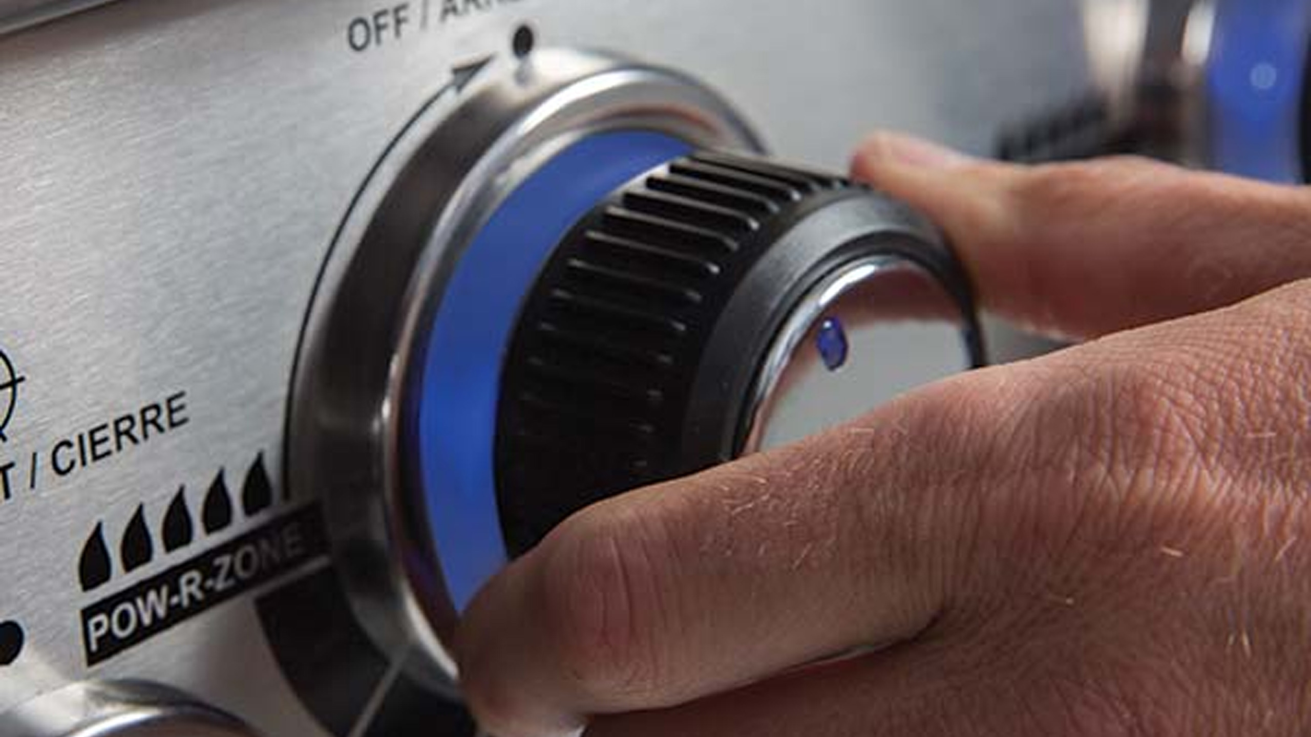 bedienung am broil king baron gasgrill