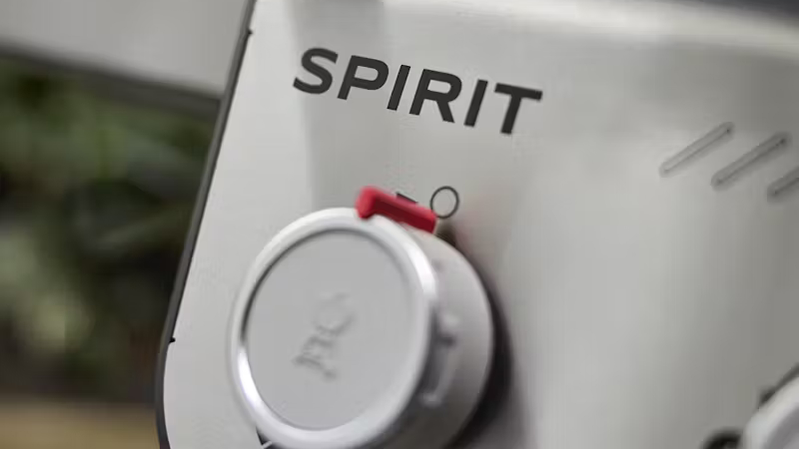 spirit schriftzug am weber gasgrill