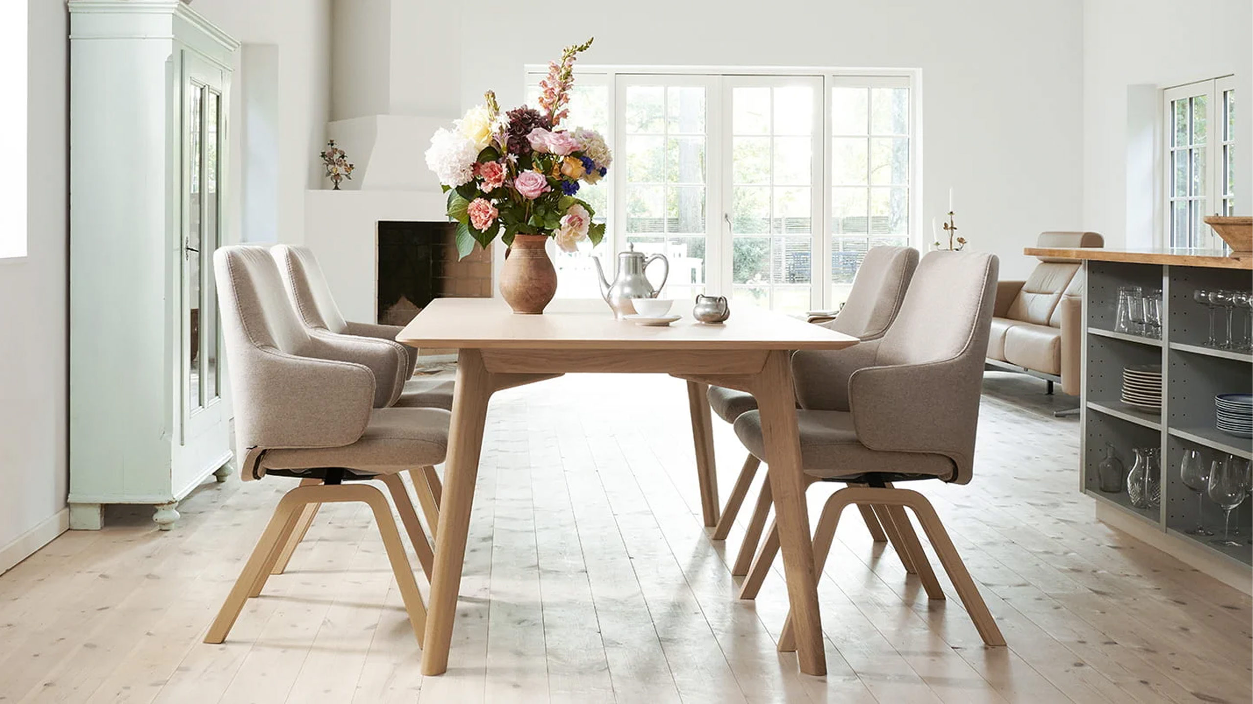 landhaus esszimmer mit stressless laurel stuhl