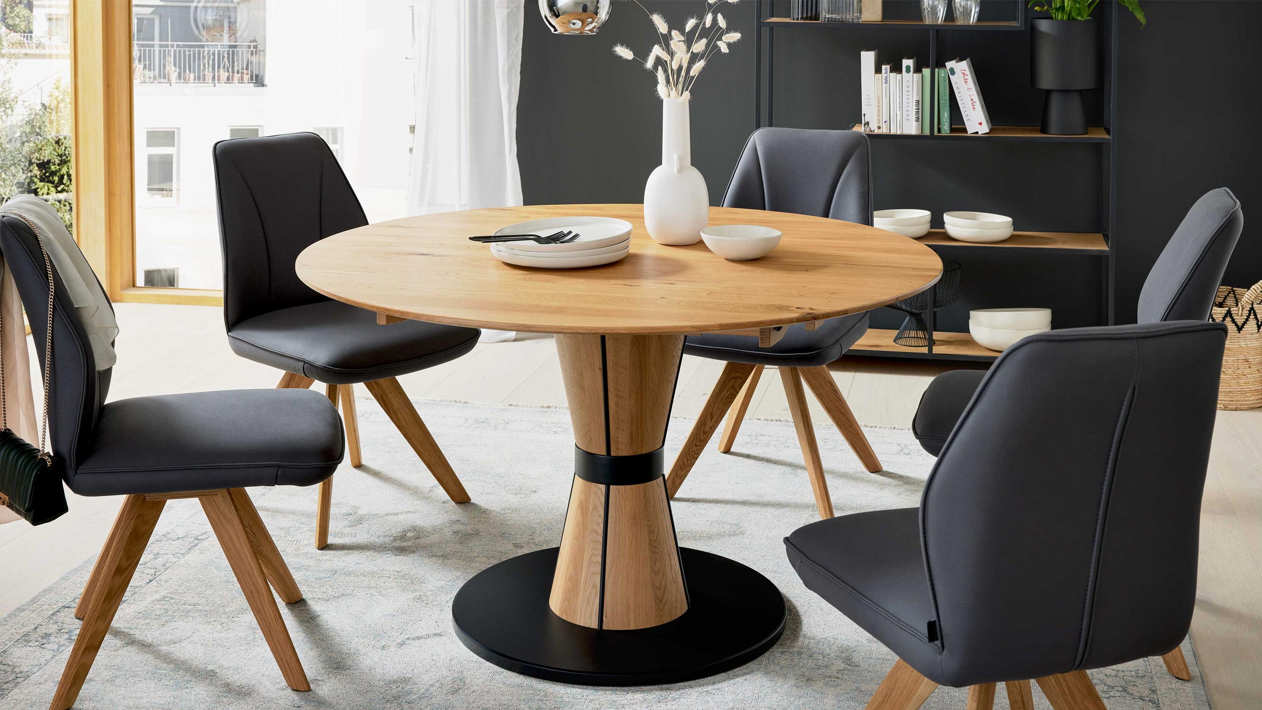interliving 5102 esstisch rund mit stühlen