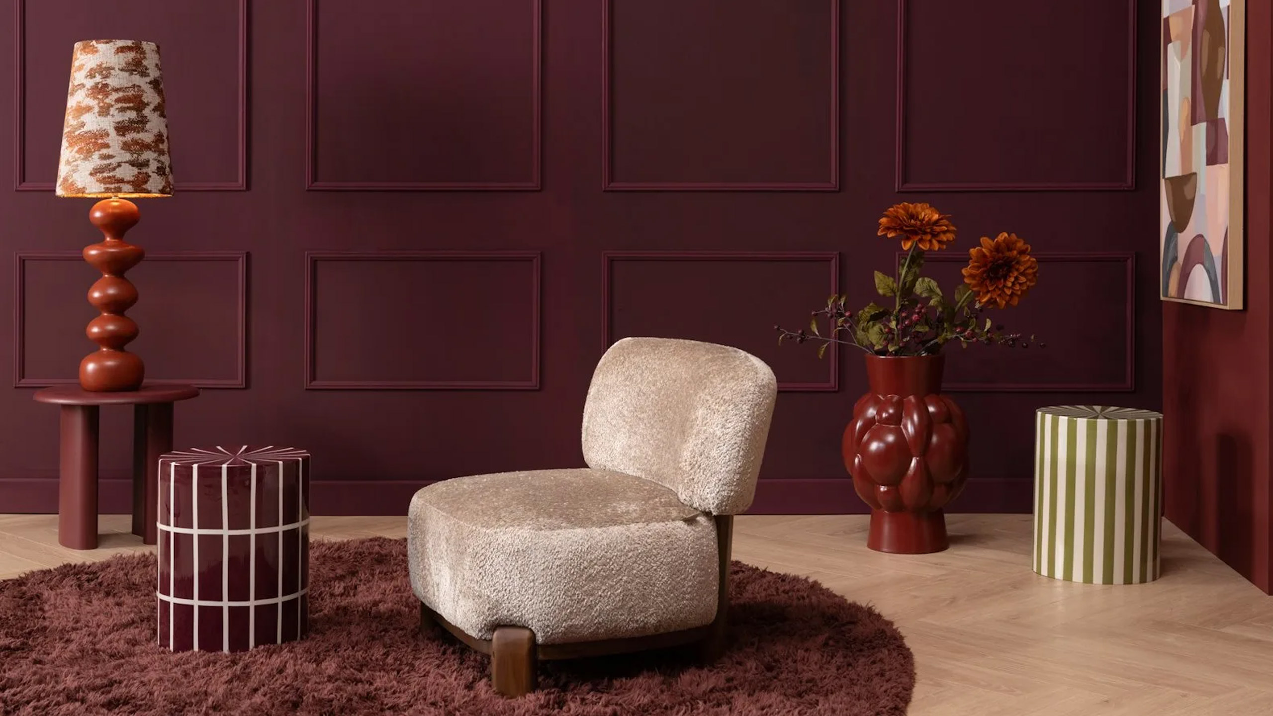 Die Trendfarbe Burgundy – und wie man sie im Interior kombiniert