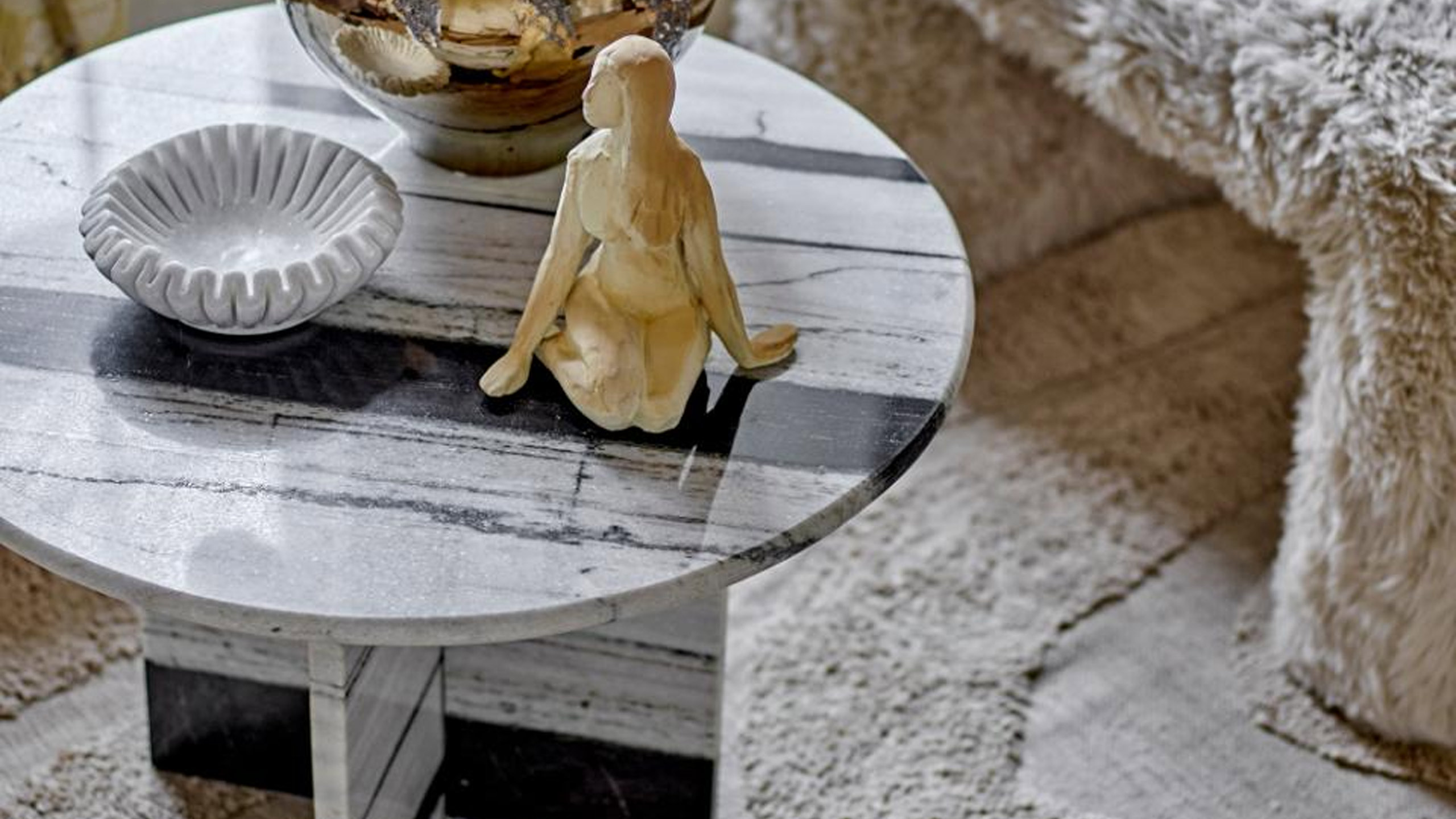 bloomingville harmonia marmor schale auf einem marmortisch
