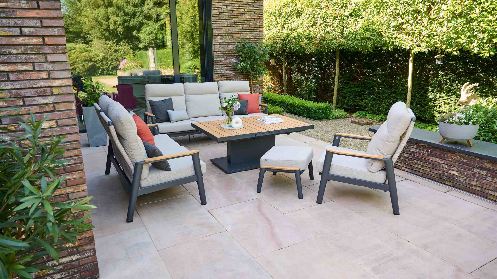 Garten-Lounge-Set im Grünen