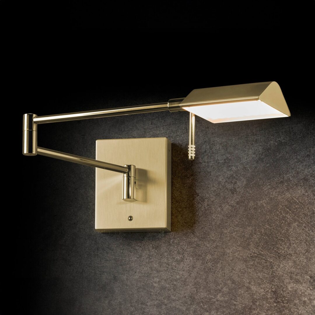 goldfarbene Wandleuchte aus Messing